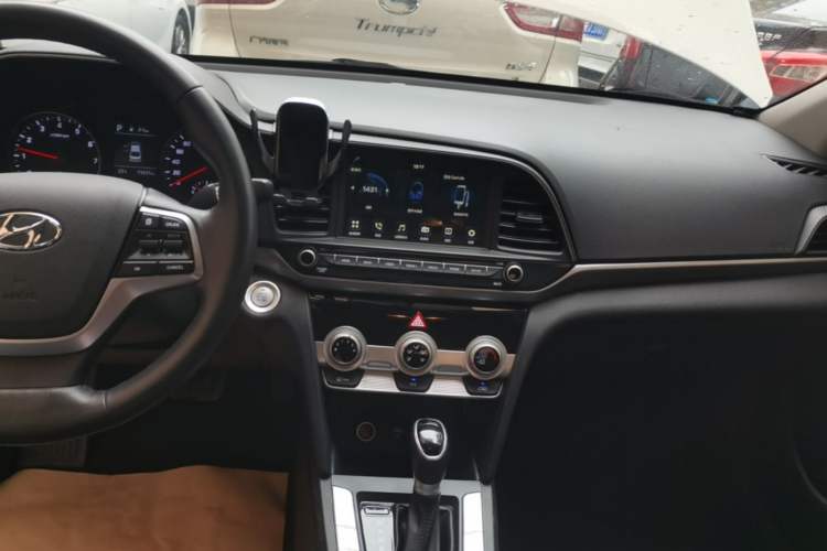 Used Hyundai Elantra (6th Generation / Lingdong) 2019 1.5L CVT ZhiXuan – Elite Version Audio And AC Panel