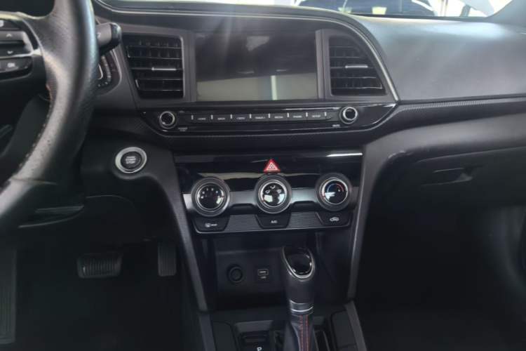 Used Hyundai Elantra (6th Generation / Lingdong) 2019 1.4T Dual-Clutch Xuan Dong · Dynamic Model Audio And AC Panel