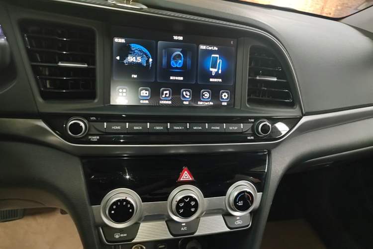 Used Hyundai Elantra (6th Generation / Lingdong) 2019 1.5L CVT ZhiXuan – Elite Version Audio And AC Panel