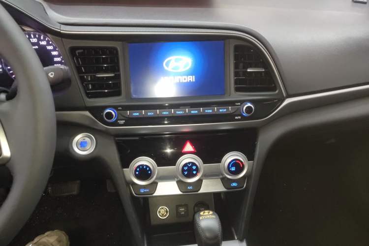 Used Hyundai Elantra (6th Generation / Lingdong) 2019 1.5L CVT ZhiXuan – Elite Version Audio And AC Panel