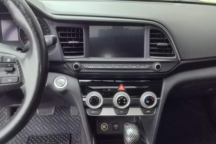 Used Hyundai Elantra (6th Generation / Lingdong) 2019 1.5L CVT ZhiXuan – Elite Version Audio And AC Panel