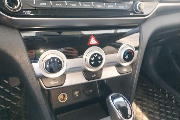 Used Hyundai Elantra (6th Generation / Lingdong) 2019 1.5L CVT ZhiXuan – Elite Version Audio And AC Panel