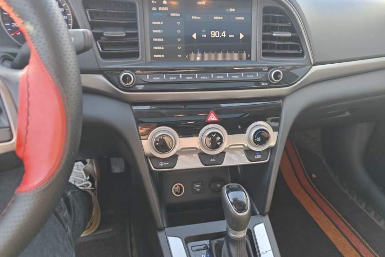 Used Hyundai Elantra (6th Generation / Lingdong) 2019 1.5L CVT ZhiXuan – Elite Version Audio And AC Panel