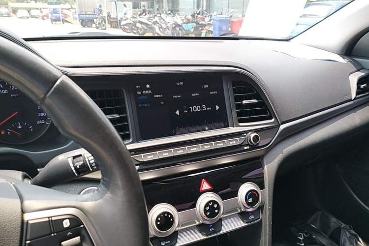 Used Hyundai Elantra (6th Generation / Lingdong) 2019 1.5L CVT ZhiXuan – Elite Version Audio And AC Panel
