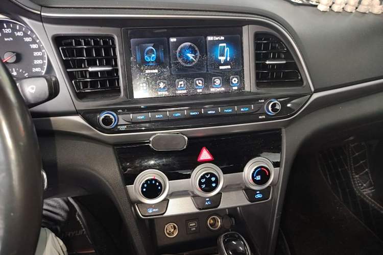 Used Hyundai Elantra (6th Generation / Lingdong) 2019 1.5L CVT ZhiXuan – Elite Version Audio And AC Panel