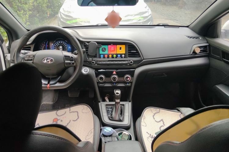 Used Hyundai Elantra (6th Generation / Lingdong) 2019 1.4T Dual-Clutch Xuan Dong · Dynamic Model Center Console
