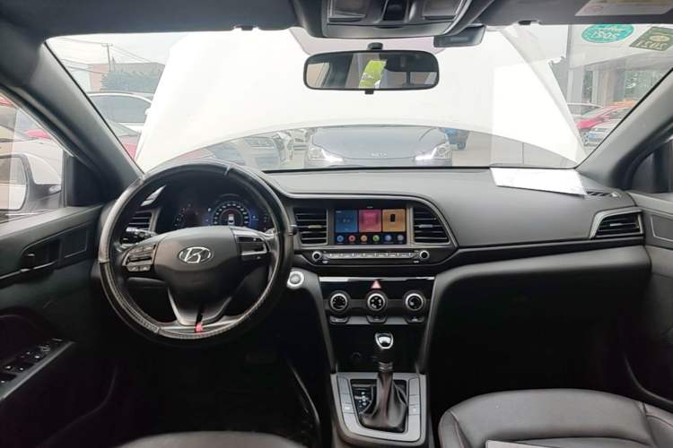 Used Hyundai Elantra (6th Generation / Lingdong) 2019 1.4T Dual-Clutch Xuan Dong · Dynamic Model Center Console