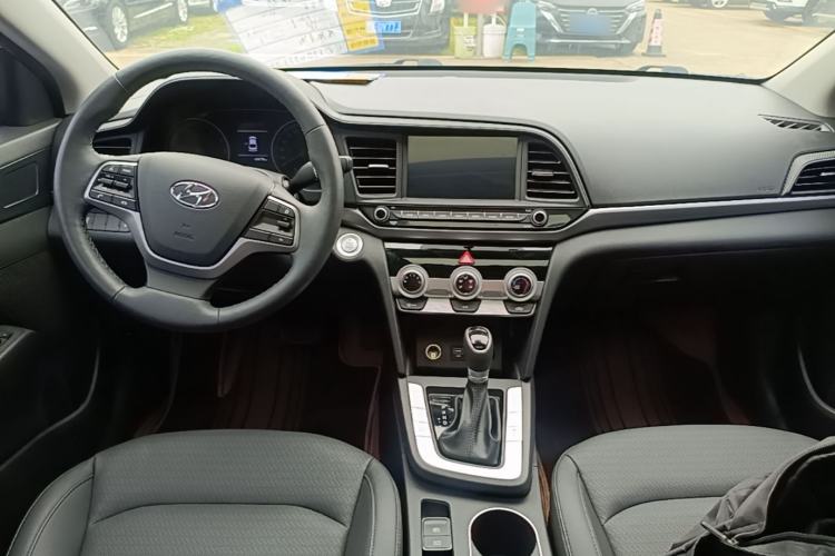 Used Hyundai Elantra (6th Generation / Lingdong) 2019 1.5L CVT ZhiXuan – Elite Version Center Console