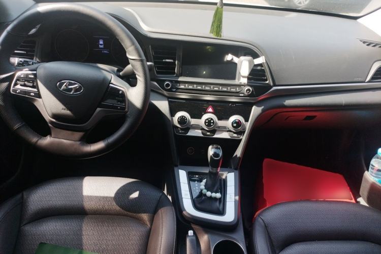 Used Hyundai Elantra (6th Generation / Lingdong) 2019 1.5L CVT ZhiXuan – Elite Version Center Console