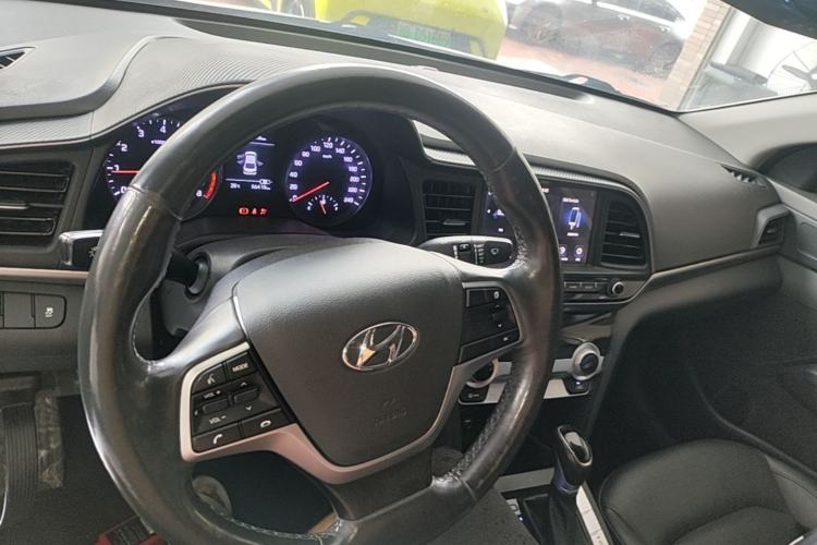 Used Hyundai Elantra (6th Generation / Lingdong) 2019 1.5L CVT ZhiXuan – Elite Version Center Console