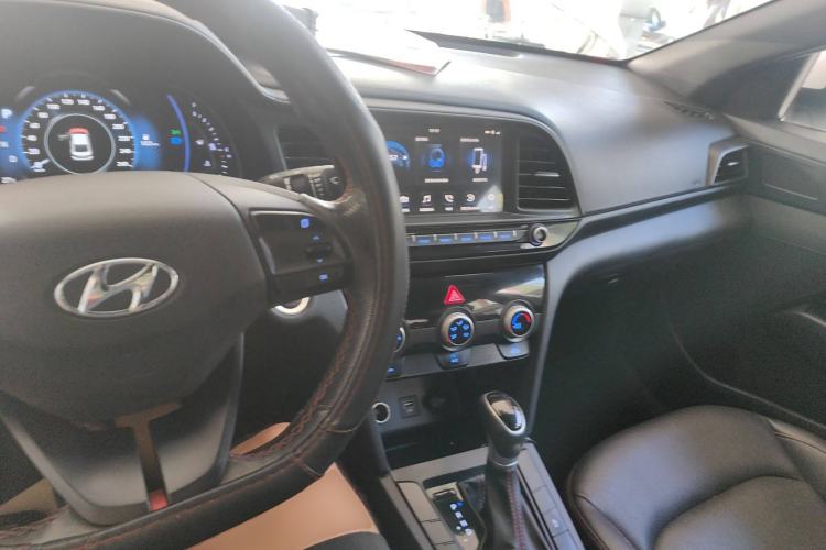 Used Hyundai Elantra (6th Generation / Lingdong) 2019 1.4T Dual-Clutch Xuan Dong · Dynamic Model Center Console