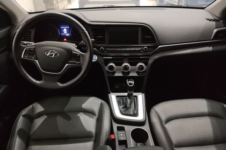 Used Hyundai Elantra (6th Generation / Lingdong) 2019 1.5L CVT ZhiXuan – Elite Version Center Console