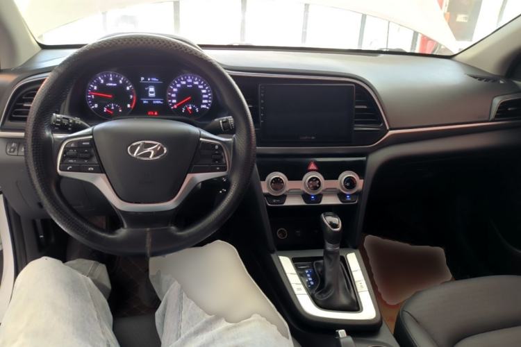 Used Hyundai Elantra (6th Generation / Lingdong) 2019 1.5L CVT ZhiXuan – Elite Version Center Console