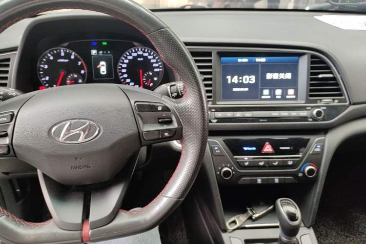 Used Hyundai Elantra (6th Generation / Lingdong)  Center Console