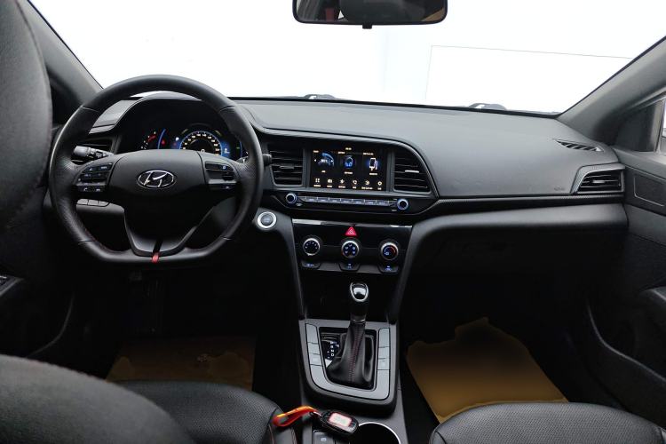 Used Hyundai Elantra (6th Generation / Lingdong) 2019 1.4T Dual-Clutch Xuan Dong · Dynamic Model Center Console