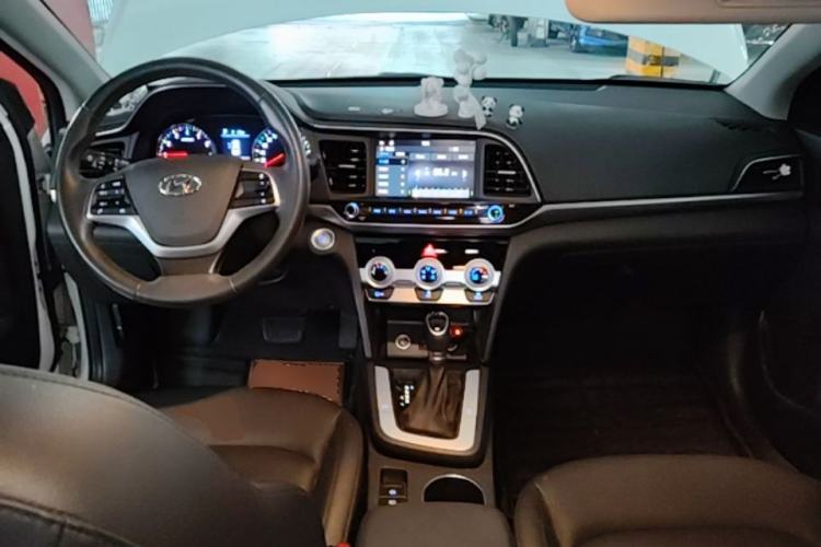 Used Hyundai Elantra (6th Generation / Lingdong) 2019 1.5L CVT ZhiXuan – Elite Version Center Console