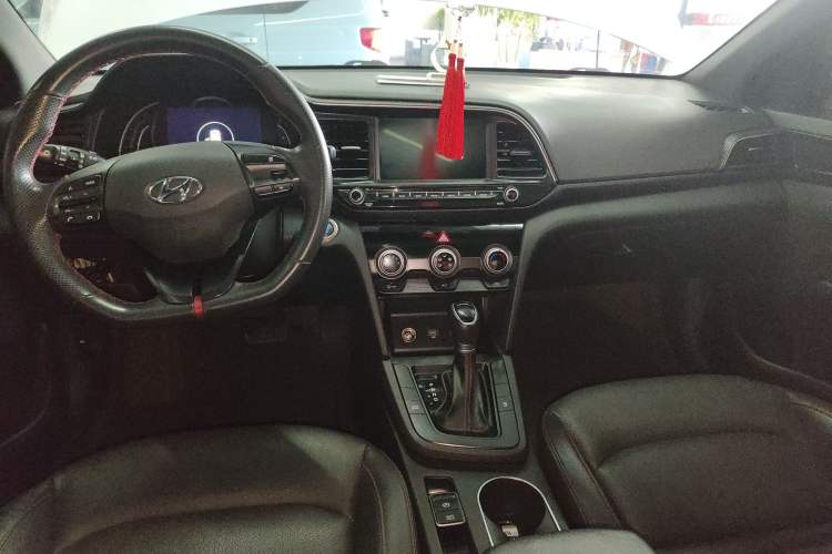 Used Hyundai Elantra (6th Generation / Lingdong) 2019 1.4T Dual-Clutch Xuan Dong · Dynamic Model Center Console