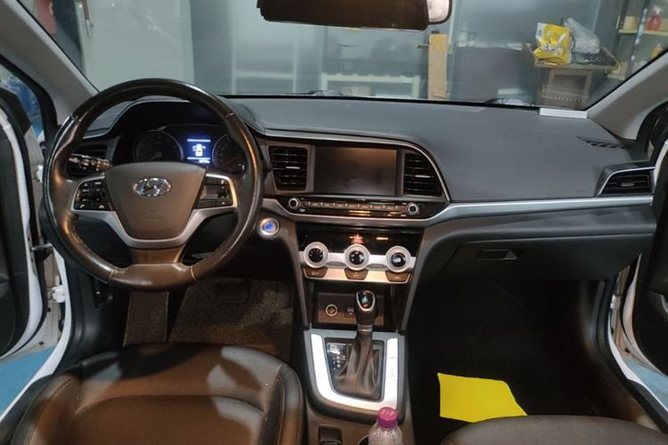 Used Hyundai Elantra (6th Generation / Lingdong) 2019 1.5L CVT ZhiXuan – Elite Version Center Console