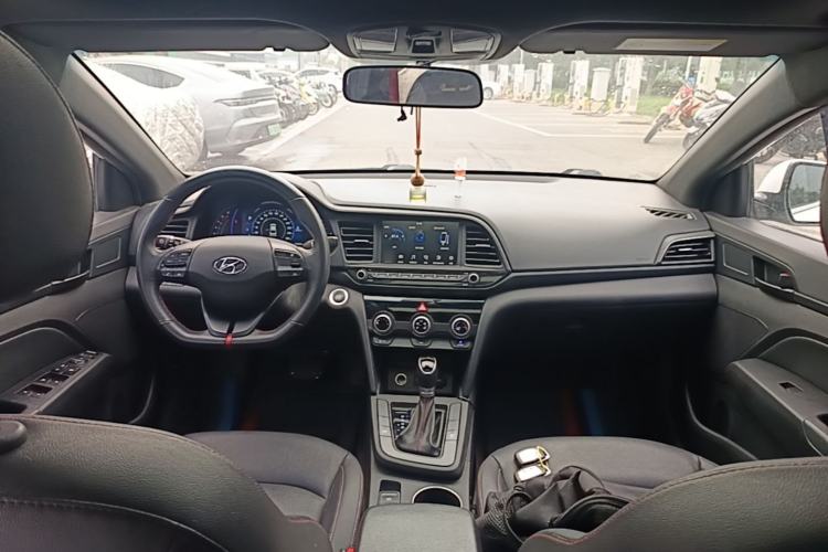 Used Hyundai Elantra (6th Generation / Lingdong) 2019 1.4T Dual-Clutch Xuan Dong · Dynamic Model Center Console