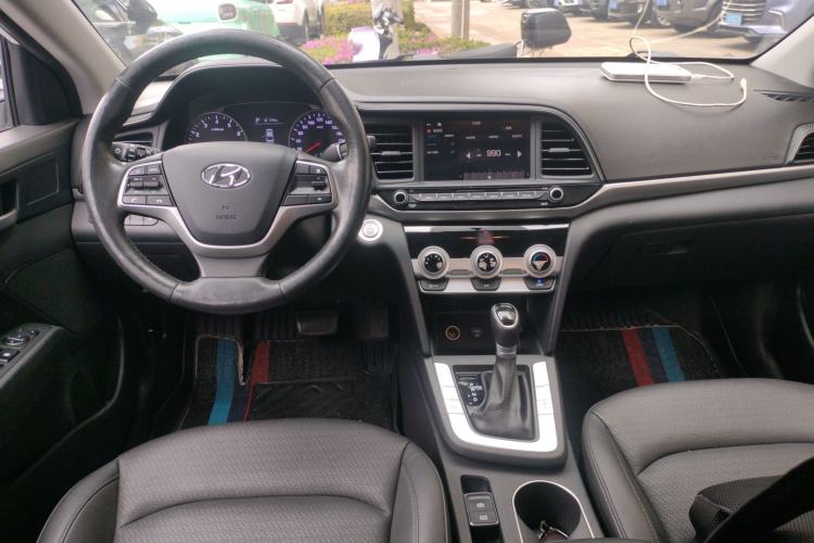 Used Hyundai Elantra (6th Generation / Lingdong) 2019 1.5L CVT ZhiXuan – Elite Version Center Console