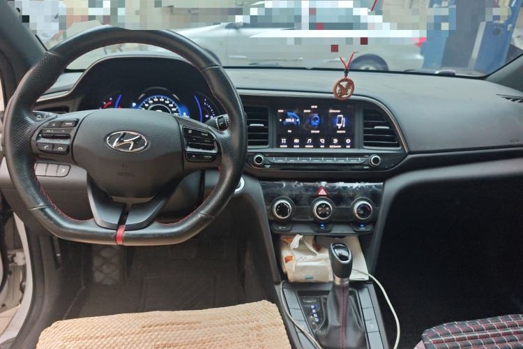 Used Hyundai Elantra (6th Generation / Lingdong) 2019 1.4T Dual-Clutch Xuan Dong · Dynamic Model Center Console