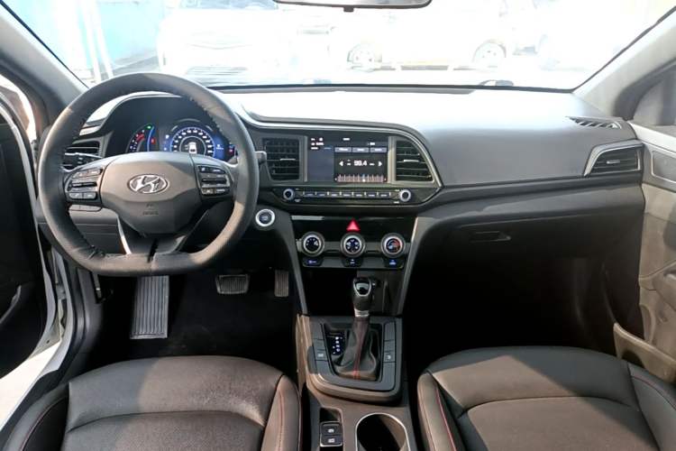 Used Hyundai Elantra (6th Generation / Lingdong) 2019 1.4T Dual-Clutch Xuan Dong · Dynamic Model Center Console