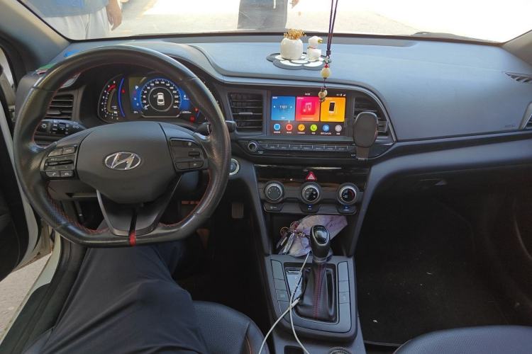 Used Hyundai Elantra (6th Generation / Lingdong) 2019 1.4T Dual-Clutch Xuan Dong · Dynamic Model Center Console