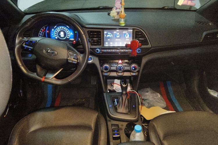 Used Hyundai Elantra (6th Generation / Lingdong) 2019 1.4T Dual-Clutch Xuan Dong · Dynamic Model Center Console