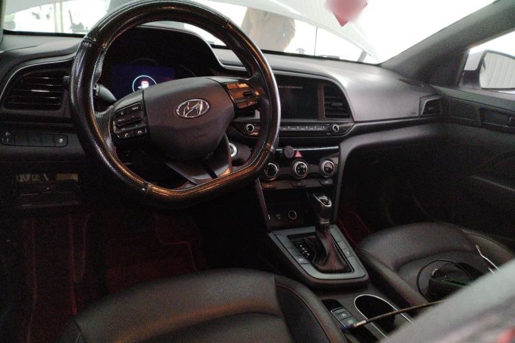 Used Hyundai Elantra (6th Generation / Lingdong) 2019 1.4T Dual-Clutch Xuan Dong · Dynamic Model Center Console