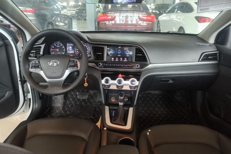 Used Hyundai Elantra (6th Generation / Lingdong) 2019 1.5L CVT ZhiXuan – Elite Version Center Console