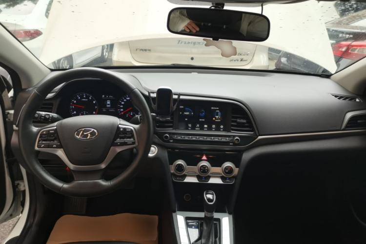 Used Hyundai Elantra (6th Generation / Lingdong) 2019 1.5L CVT ZhiXuan – Elite Version Center Console