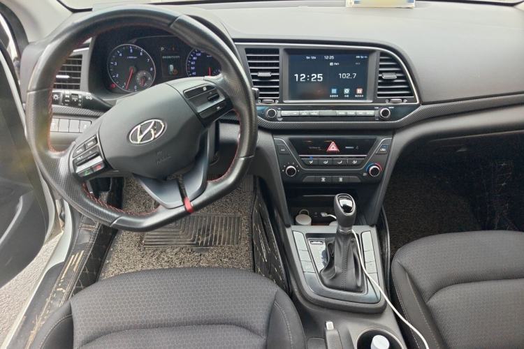 Used Hyundai Elantra (6th Generation / Lingdong) 2019 1.4T Dual-Clutch Xuan Dong · Dynamic Model Center Console