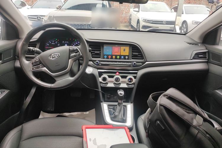 Used Hyundai Elantra (6th Generation / Lingdong) 2019 1.5L CVT ZhiXuan – Elite Version Center Console