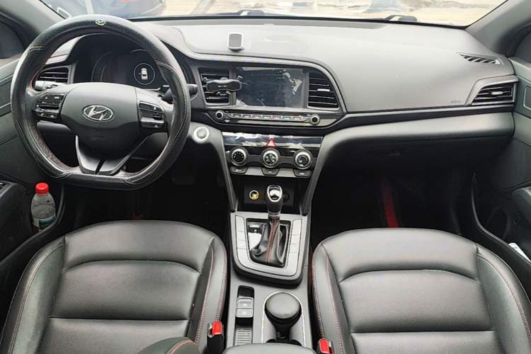 Used Hyundai Elantra (6th Generation / Lingdong) 2019 1.4T Dual-Clutch Xuan Dong · Dynamic Model Center Console