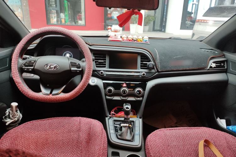 Used Hyundai Elantra (6th Generation / Lingdong) 2019 1.4T Dual-Clutch Xuan Dong · Dynamic Model Center Console