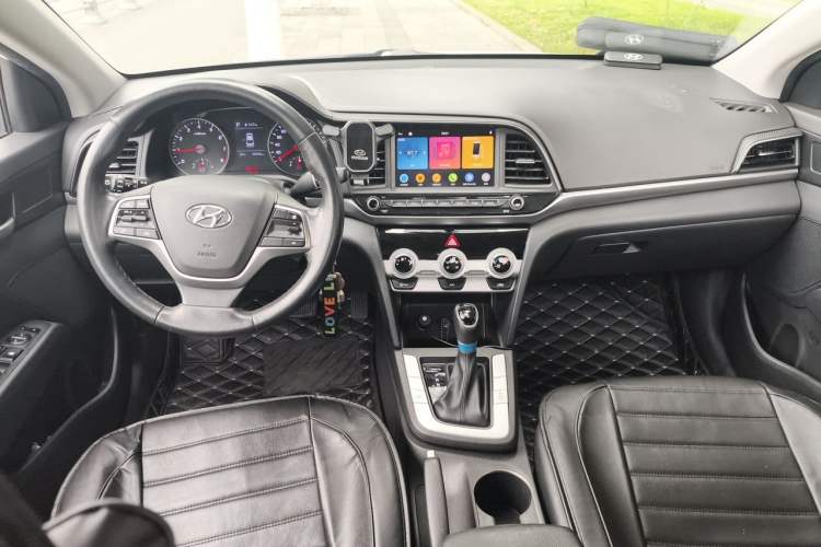 Used Hyundai Elantra (6th Generation / Lingdong) 2019 1.5L CVT ZhiXuan – Elite Version Center Console