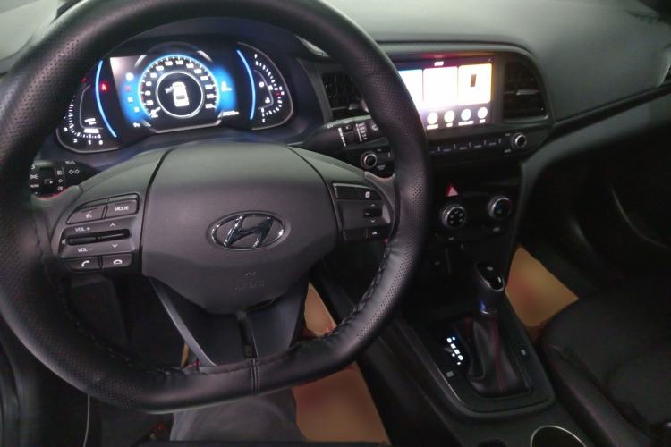 Used Hyundai Elantra (6th Generation / Lingdong) 2019 1.4T Dual-Clutch Xuan Dong · Dynamic Model Center Console