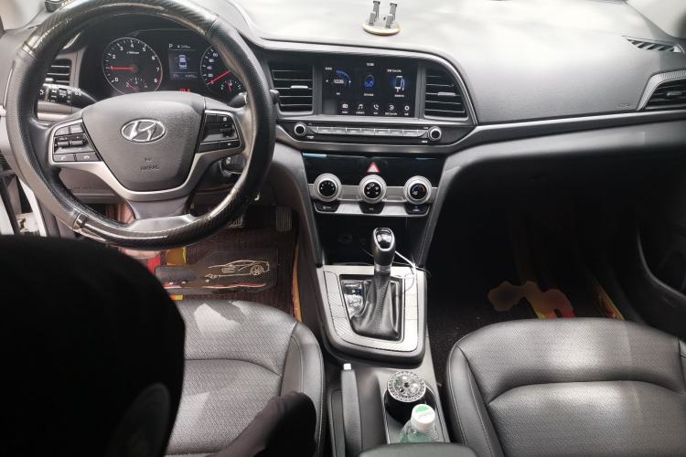 Used Hyundai Elantra (6th Generation / Lingdong) 2019 1.5L CVT ZhiXuan – Elite Version Center Console