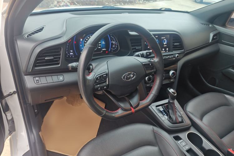 Used Hyundai Elantra (6th Generation / Lingdong) 2019 1.4T Dual-Clutch Xuan Dong · Dynamic Model Center Console