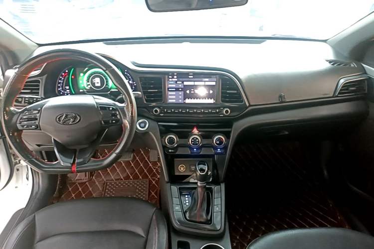 Used Hyundai Elantra (6th Generation / Lingdong) 2019 1.4T Dual-Clutch Xuan Dong · Dynamic Model Center Console