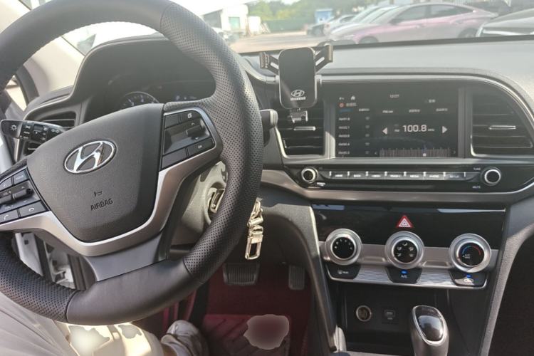 Used Hyundai Elantra (6th Generation / Lingdong) 2019 1.5L CVT ZhiXuan – Elite Version Center Console