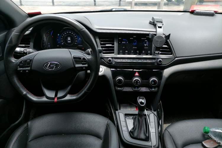 Used Hyundai Elantra (6th Generation / Lingdong) 2019 1.4T Dual-Clutch Xuan Dong · Dynamic Model Center Console