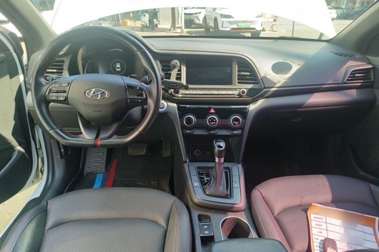 Used Hyundai Elantra (6th Generation / Lingdong) 2019 1.4T Dual-Clutch Xuan Dong · Dynamic Model Center Console