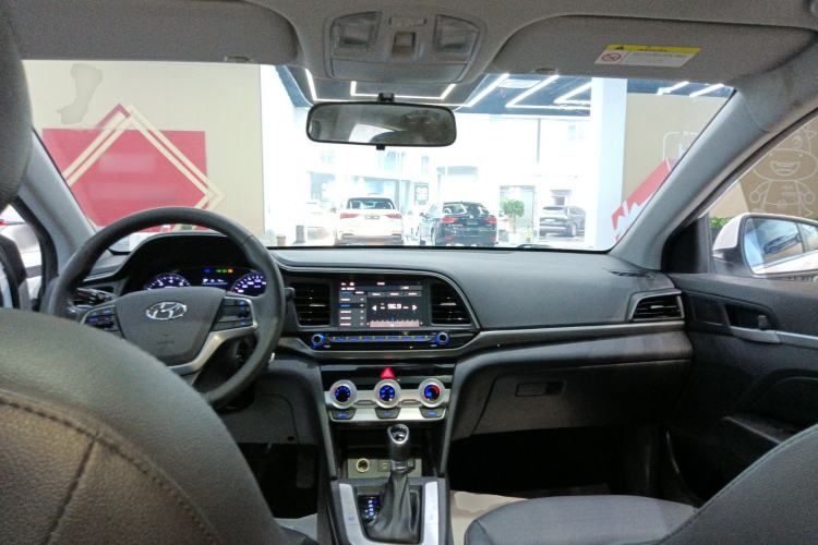 Used Hyundai Elantra (6th Generation / Lingdong) 2019 1.5L CVT ZhiXuan – Elite Version Center Console