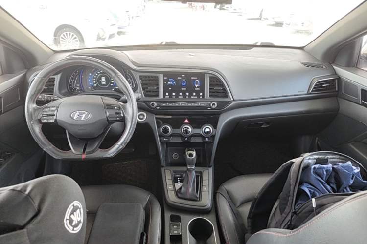 Used Hyundai Elantra (6th Generation / Lingdong) 2019 1.4T Dual-Clutch Xuan Dong · Dynamic Model Center Console