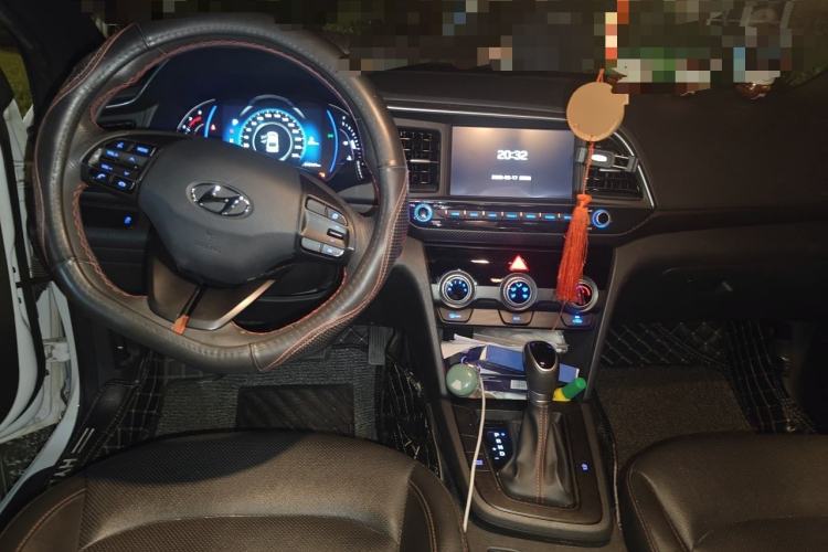Used Hyundai Elantra (6th Generation / Lingdong) 2019 1.4T Dual-Clutch Xuan Dong · Dynamic Model Center Console