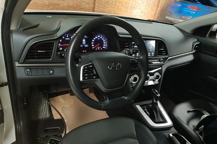 Used Hyundai Elantra (6th Generation / Lingdong) 2019 1.5L CVT ZhiXuan – Elite Version Center Console