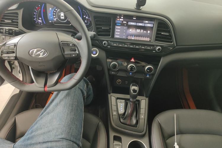 Used Hyundai Elantra (6th Generation / Lingdong) 2019 1.4T Dual-Clutch Xuan Dong · Dynamic Model Center Console