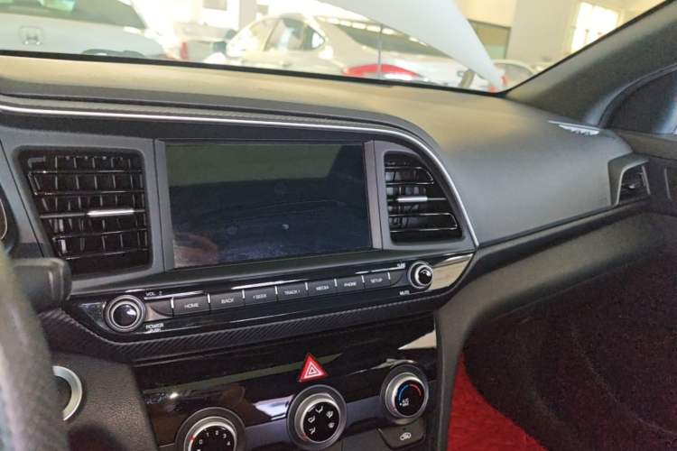 Used Hyundai Elantra (6th Generation / Lingdong) 2019 1.4T Dual-Clutch Xuan Dong · Dynamic Model Center Console