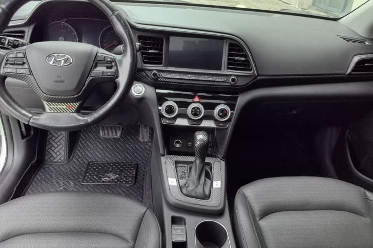 Used Hyundai Elantra (6th Generation / Lingdong) 2019 1.5L CVT ZhiXuan – Elite Version Center Console